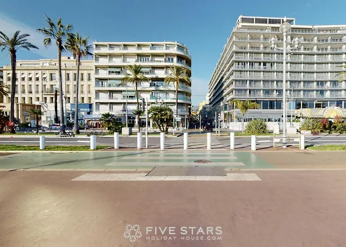 Grand Suite Promenade Five Stars Holiday House