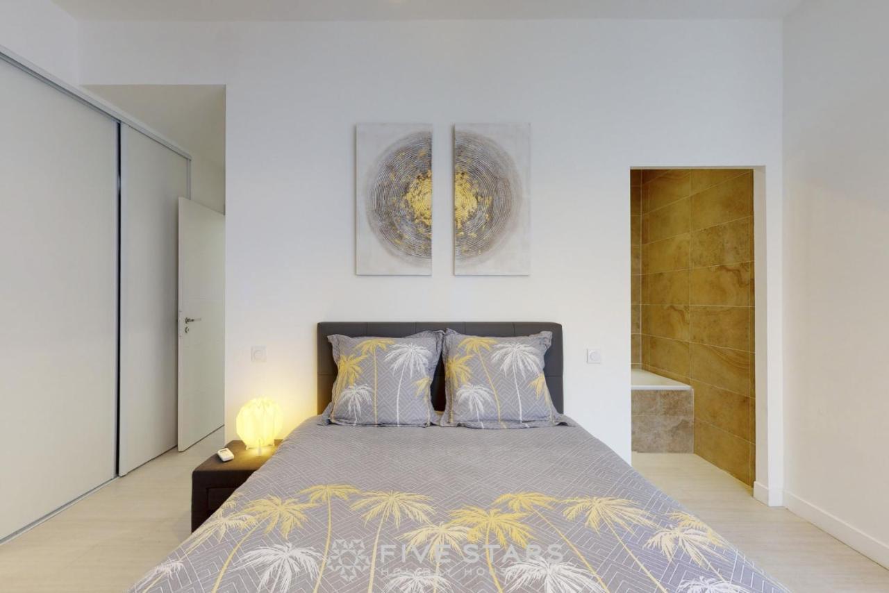 Grand Promenade Five Stars House *