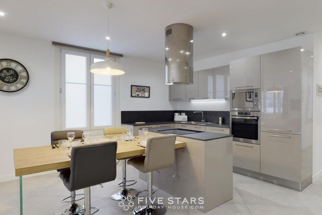 Grand Promenade Five Stars House *